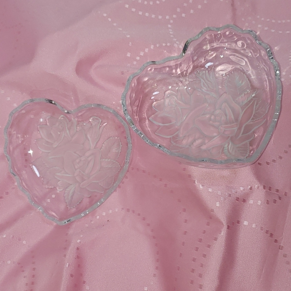 💞Pair of Glass Heart Shaped Candy Dishes
